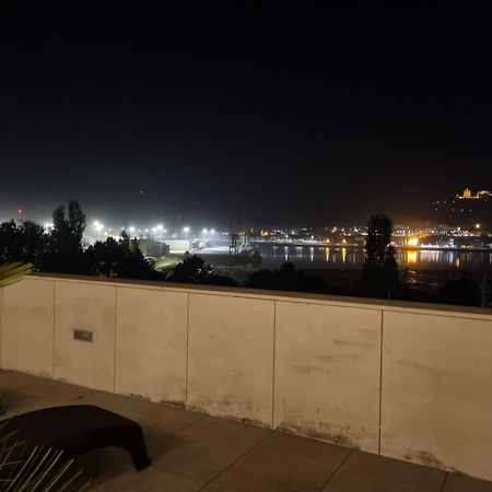 River Town View - Luxury Apartment With Jacuzzi On Terrace 비아나도카스텔로 외부 사진