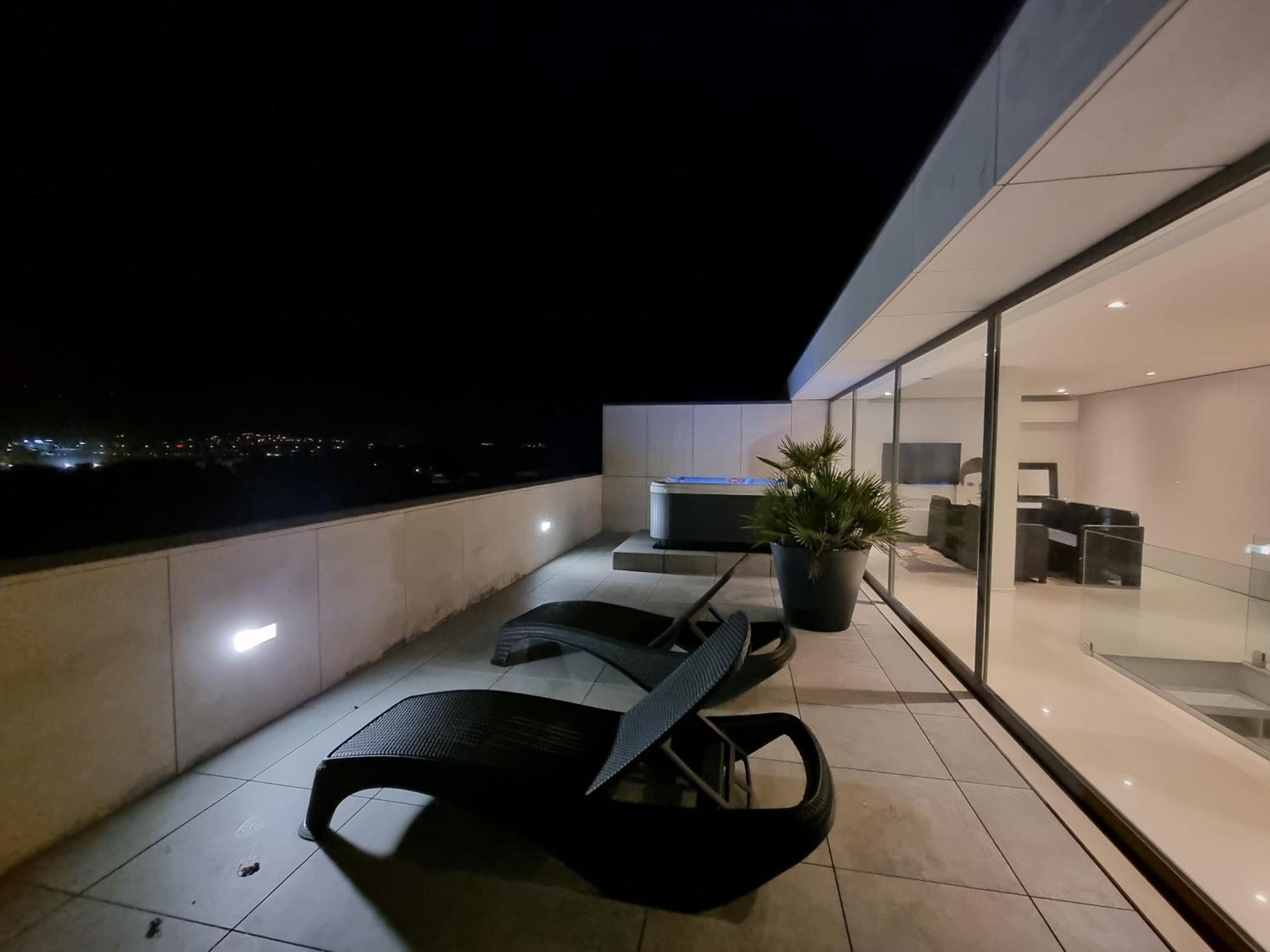 River Town View - Luxury Apartment With Jacuzzi On Terrace 비아나도카스텔로 외부 사진