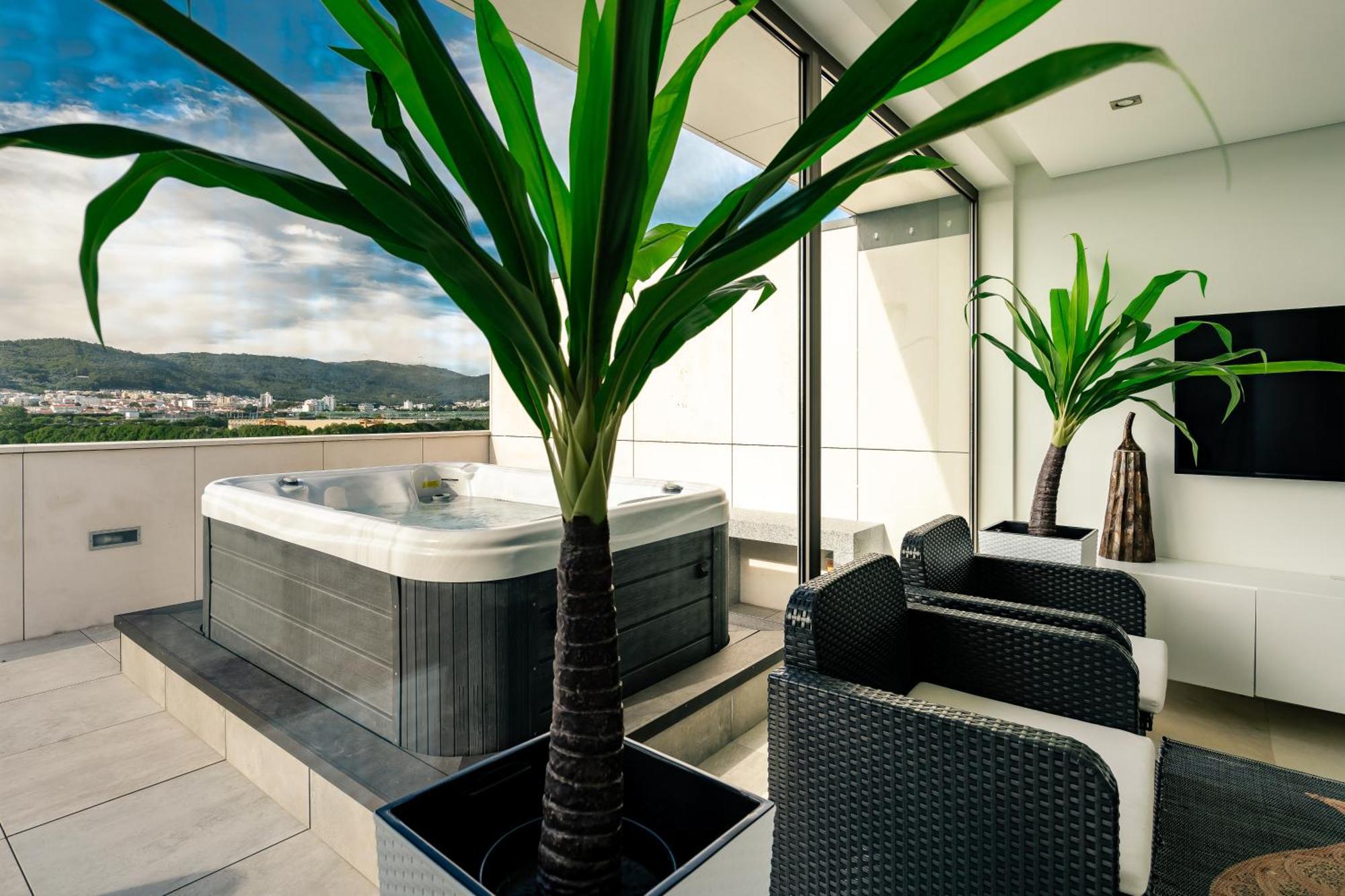 River Town View - Luxury Apartment With Jacuzzi On Terrace 비아나도카스텔로 외부 사진