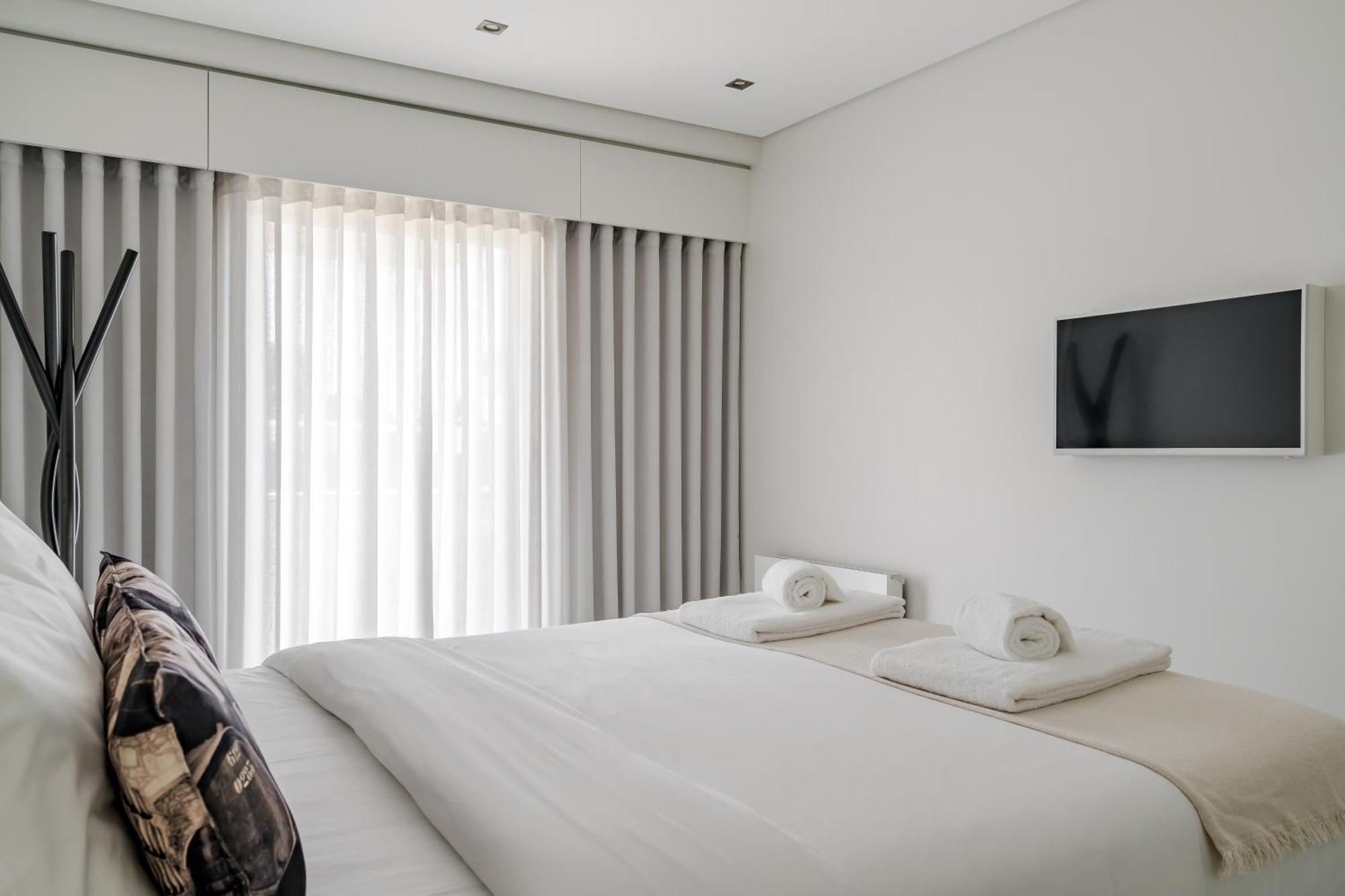 River Town View - Luxury Apartment With Jacuzzi On Terrace 비아나도카스텔로 외부 사진