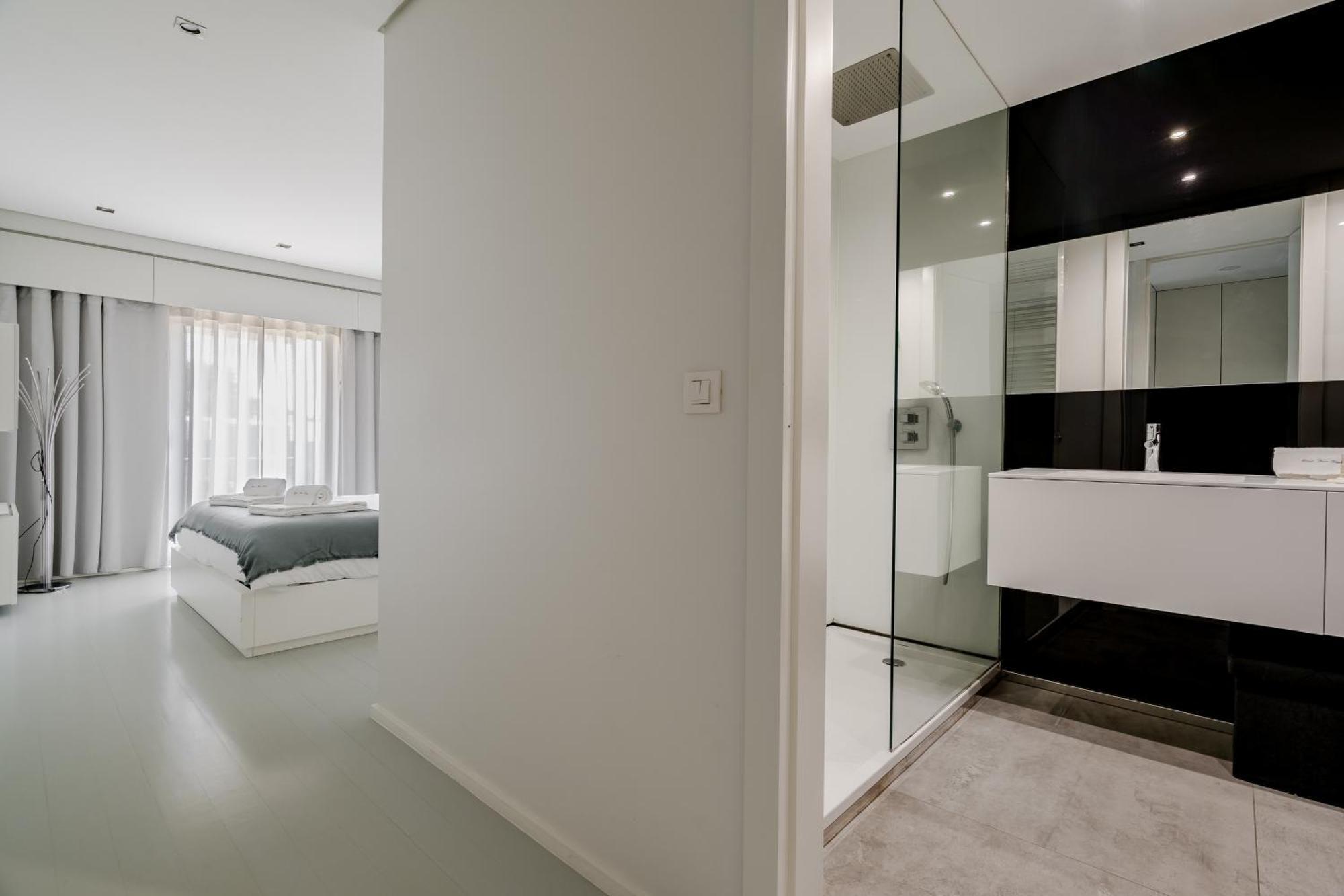 River Town View - Luxury Apartment With Jacuzzi On Terrace 비아나도카스텔로 외부 사진