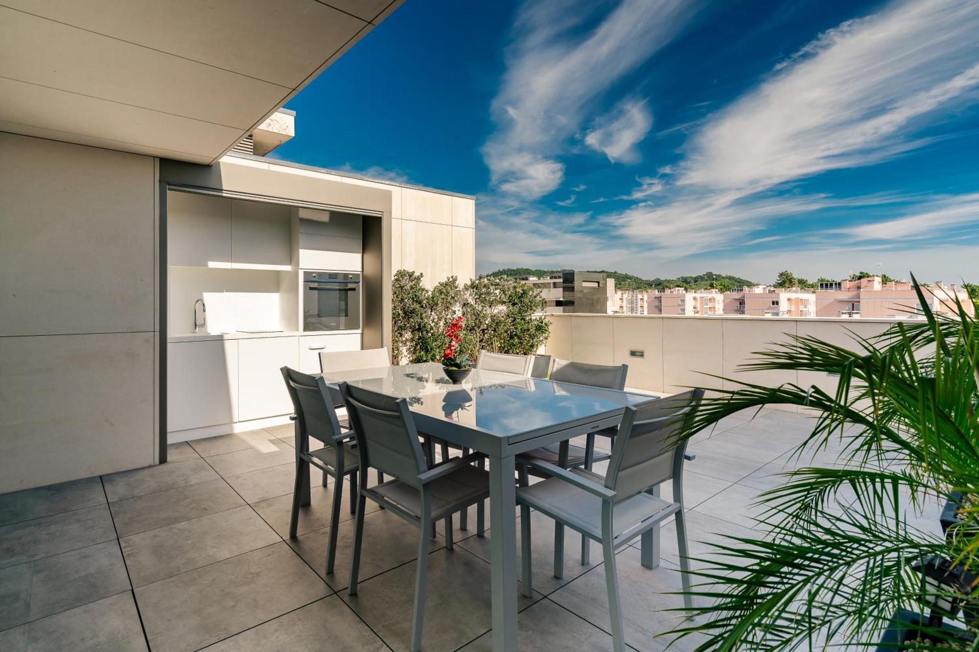 River Town View - Luxury Apartment With Jacuzzi On Terrace 비아나도카스텔로 외부 사진