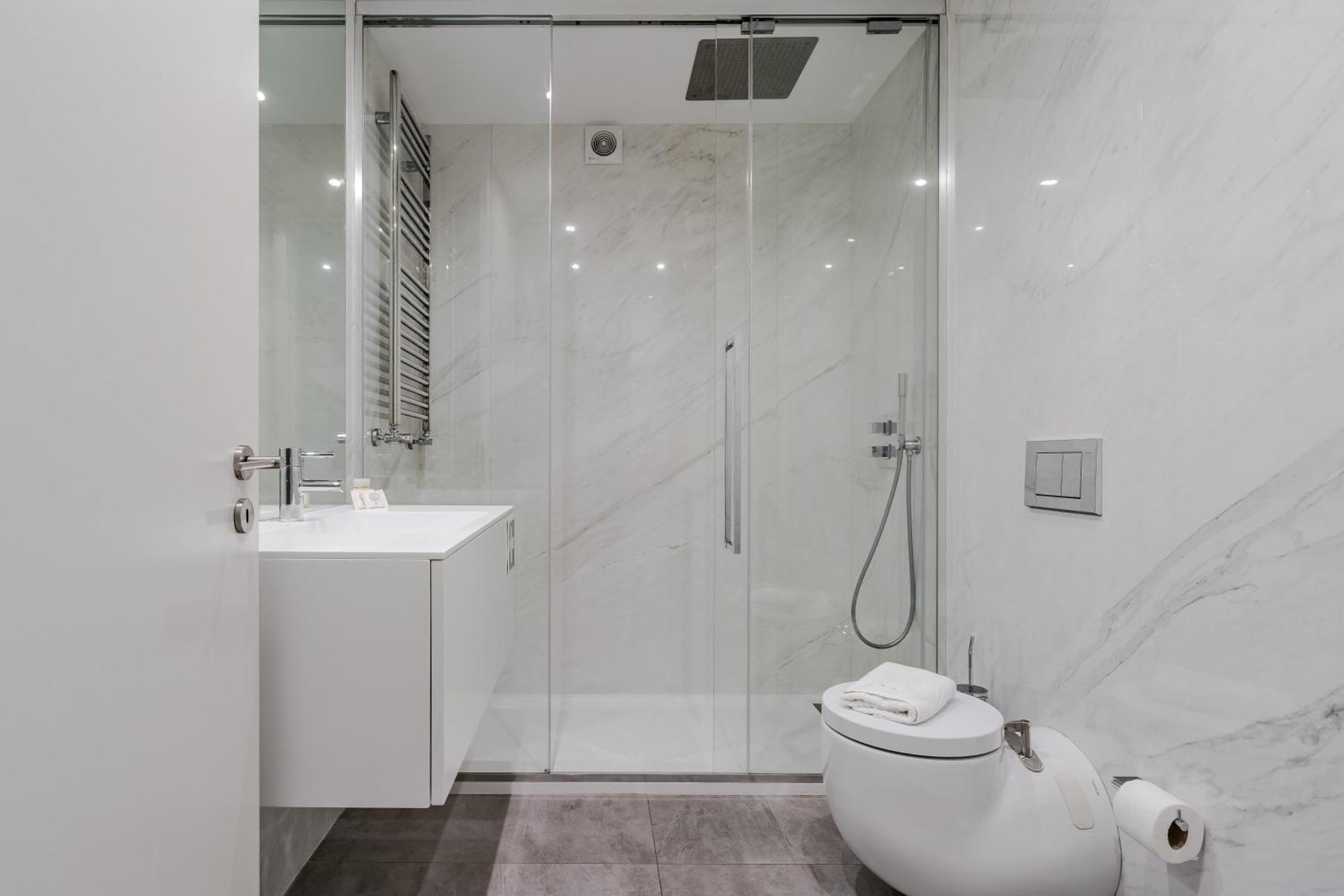 River Town View - Luxury Apartment With Jacuzzi On Terrace 비아나도카스텔로 외부 사진