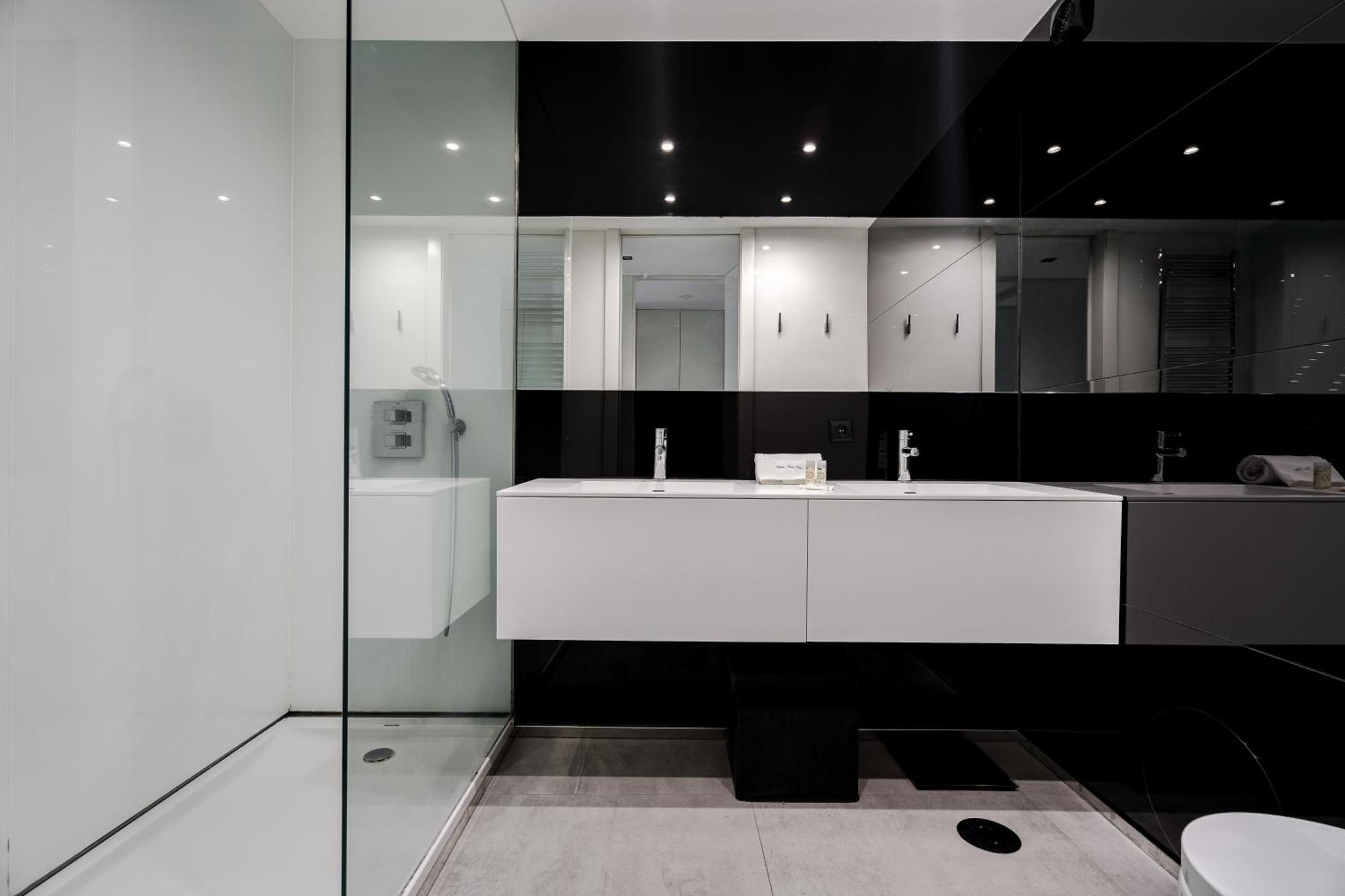 River Town View - Luxury Apartment With Jacuzzi On Terrace 비아나도카스텔로 외부 사진